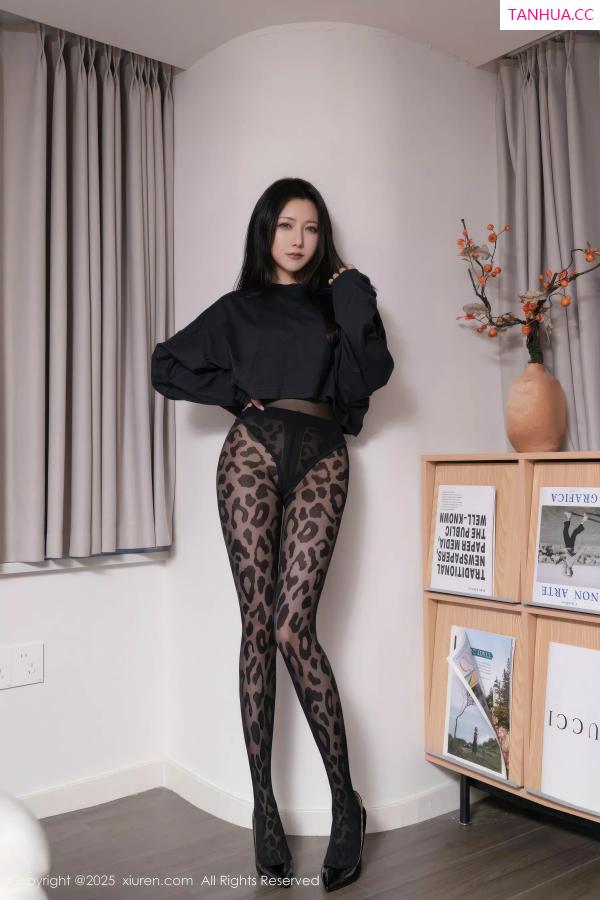 鱼子酱fish  [XiuRen]高清写真图 2025.10.31 No.10938 鱼子酱Fish 豹纹黑丝第2张图片